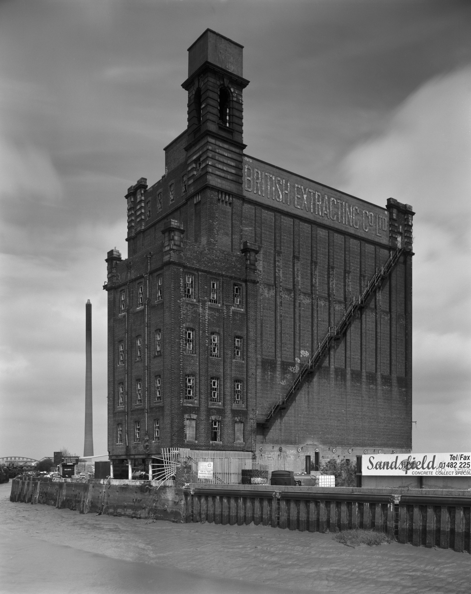 Pictures of old seed mill in Hull rendered with correct perspective due to camera movements